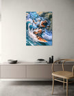 Surfing Zeus kunstwerk als dynamische en stoere anime wanddecoratie boven een bureau in de game room
